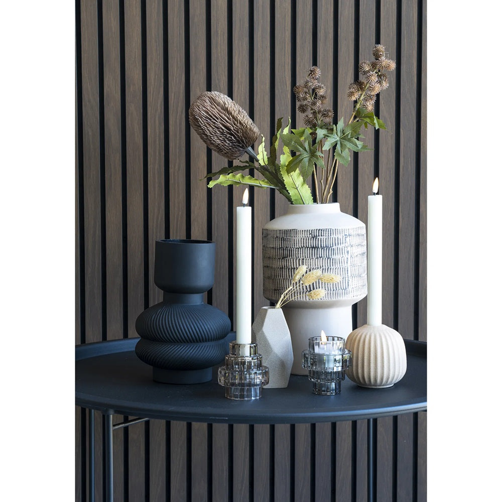 vase design noir pour décoration salon ou table